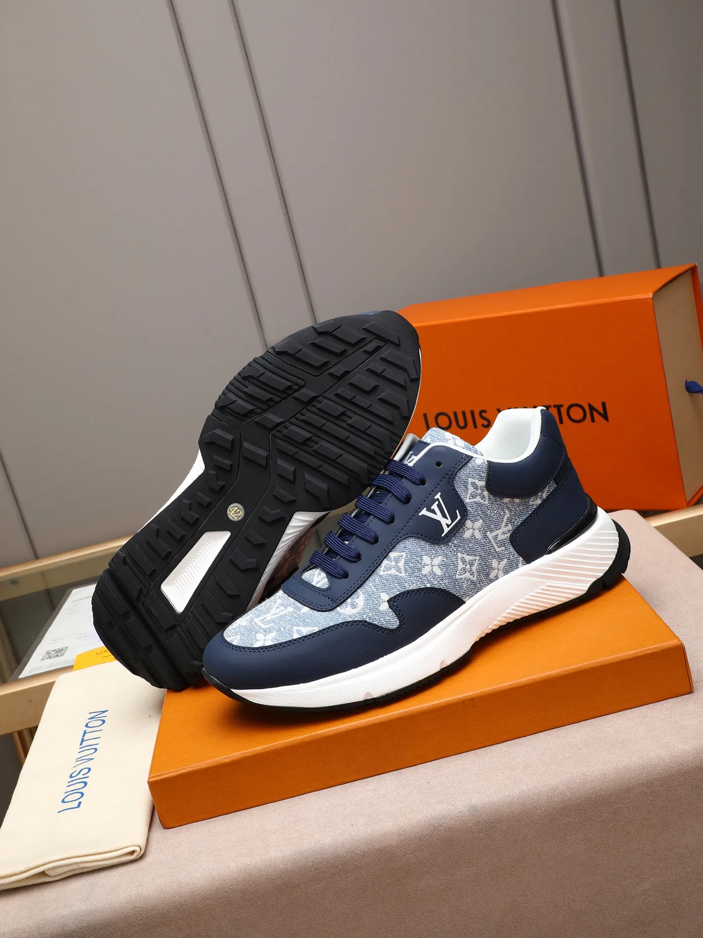 Men's shoes 💰460 Brand: LOUIS VUITTON Louis Vuitton LV Size: 38 39 40 41 42 43 44 (45 customized) Fabric: original cowhide cowhide 🔸Inside of: mesh 🔺Sole: counter foam outsole